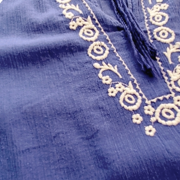 Gap Sleeveless Tank Embroidered Design - Picture 5 of 7